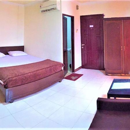 Hotel Aroma Inn Понтианак Экстерьер фото