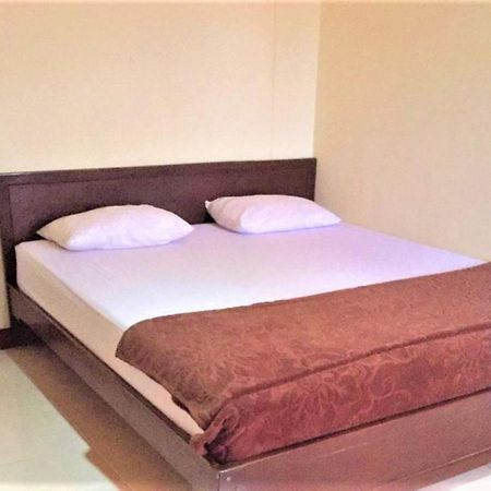 Hotel Aroma Inn Понтианак Экстерьер фото