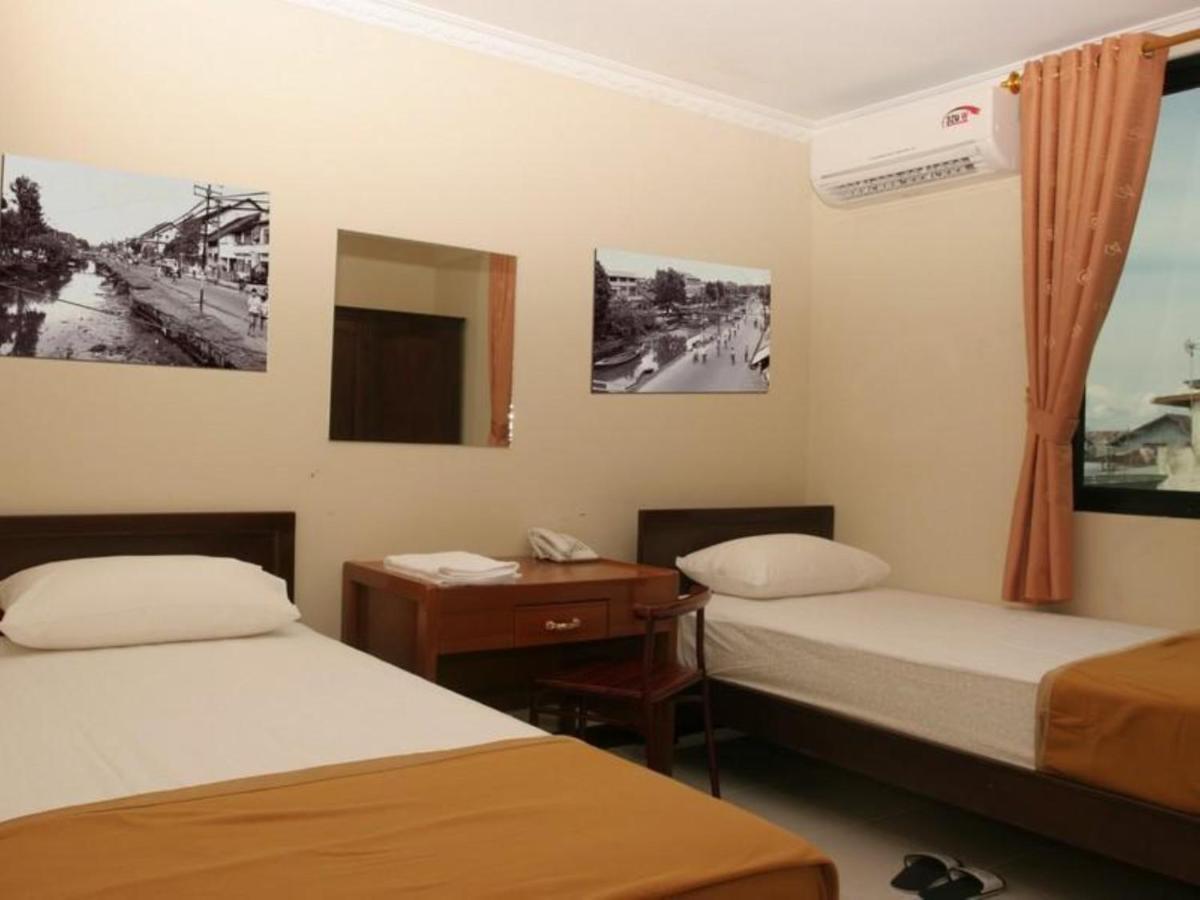 Hotel Aroma Inn Понтианак Экстерьер фото
