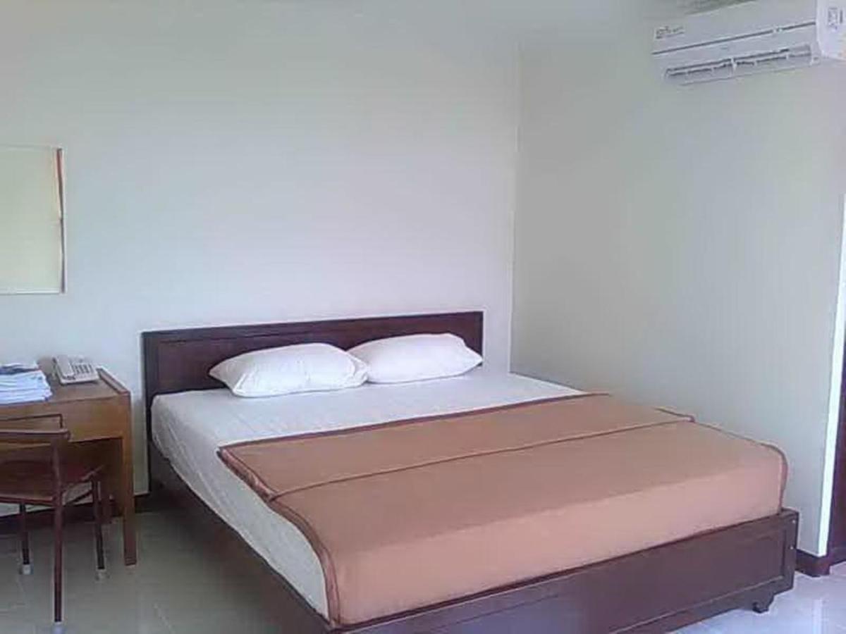 Hotel Aroma Inn Понтианак Экстерьер фото