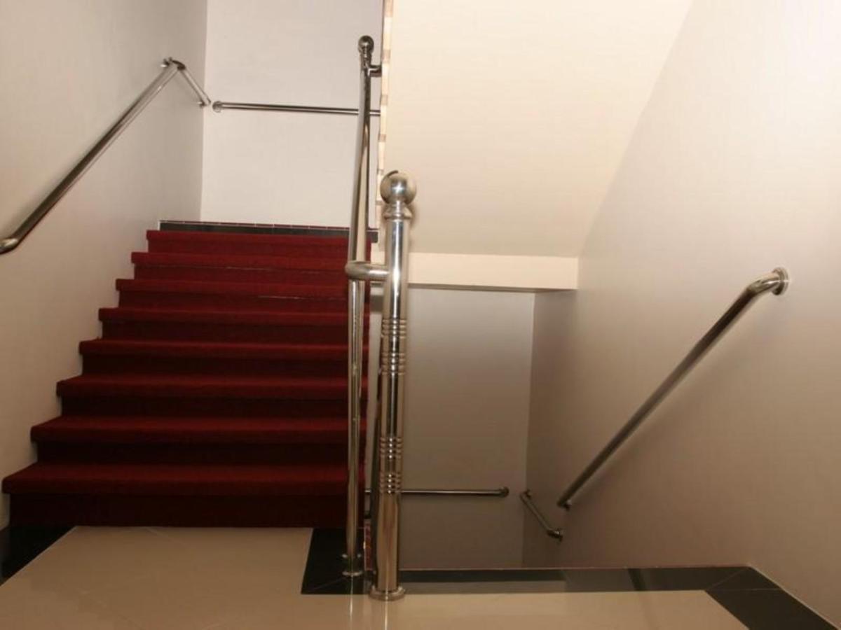 Hotel Aroma Inn Понтианак Экстерьер фото