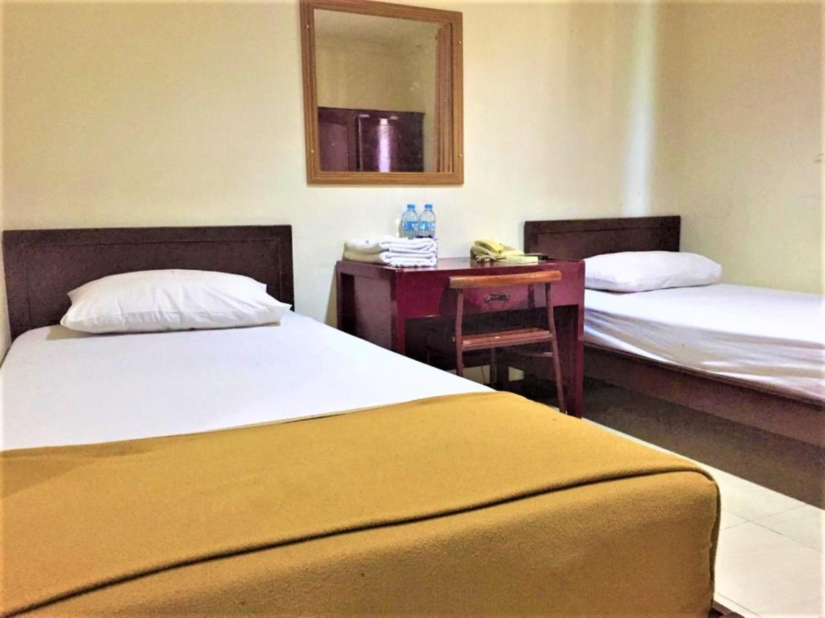 Hotel Aroma Inn Понтианак Экстерьер фото